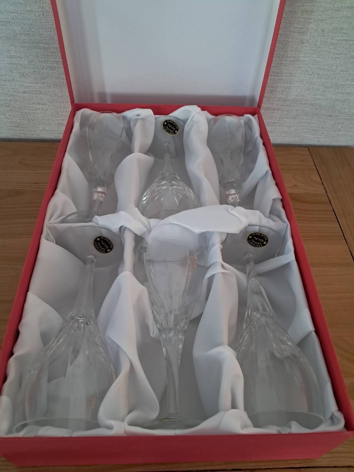 6 crystal glasses from Lorraine in the original box.