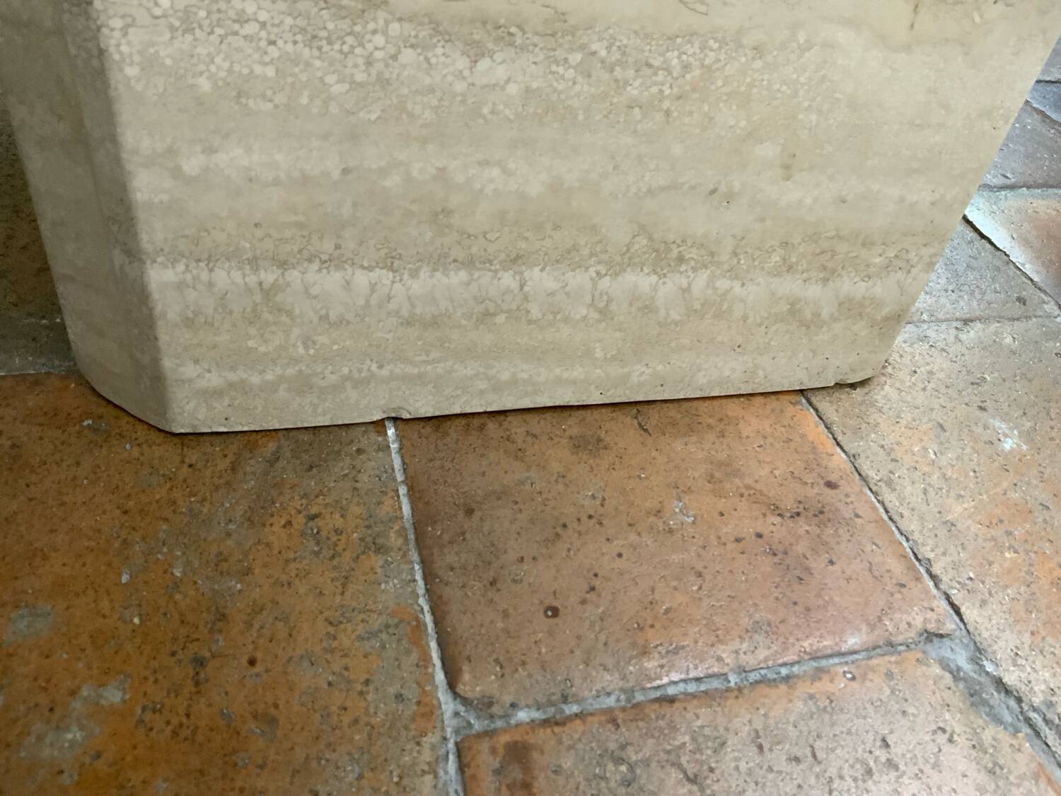 Table haute ou guéridon en travertin