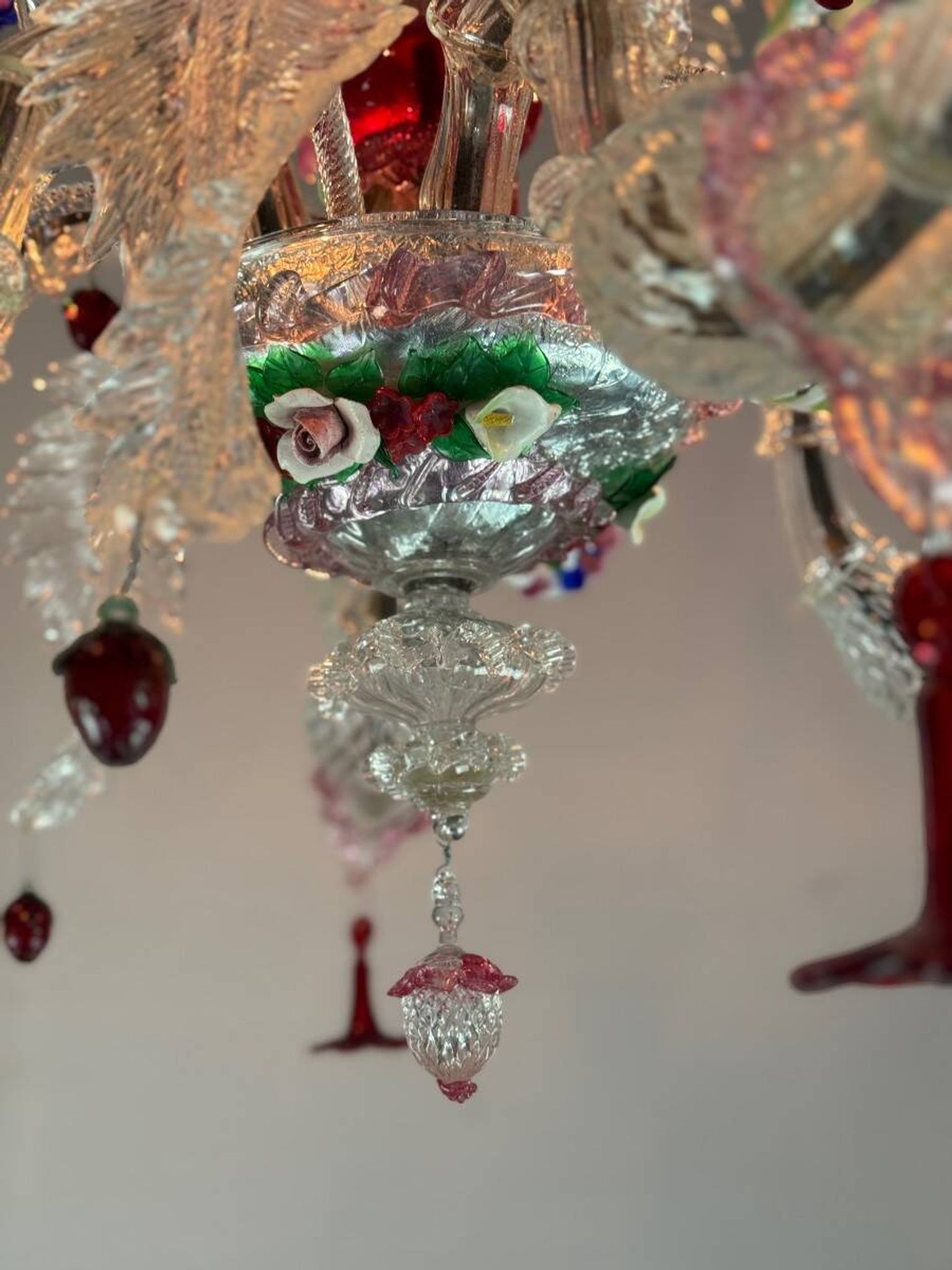 Venetian chandelier in multicolored Murano glass, 6 light arms circa 1920