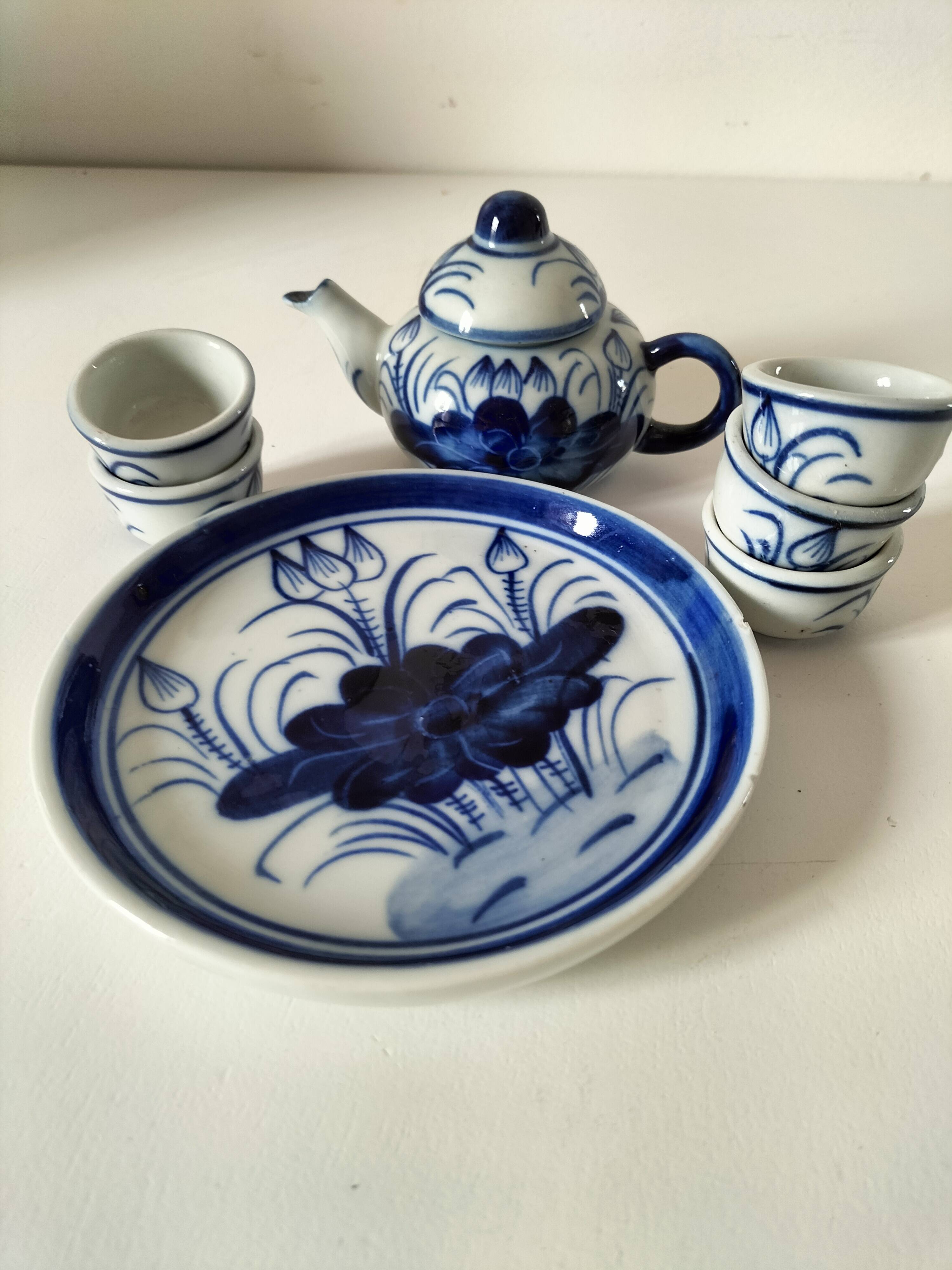 Small blue and white sake set – teapot, 5 cups and tray.