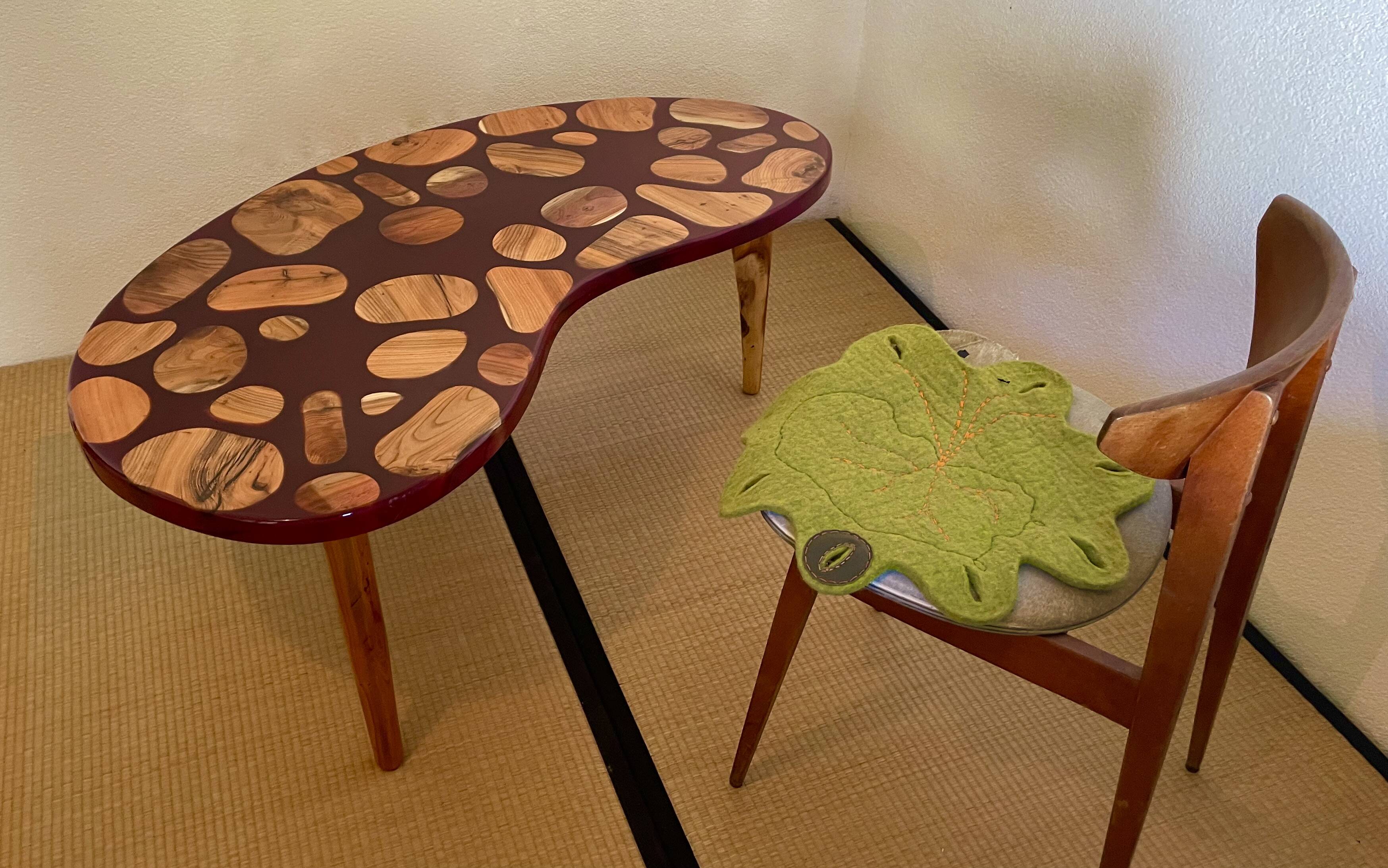 Coffee table, 70s design, Artist: "Vino Di Travolta", wood and resin