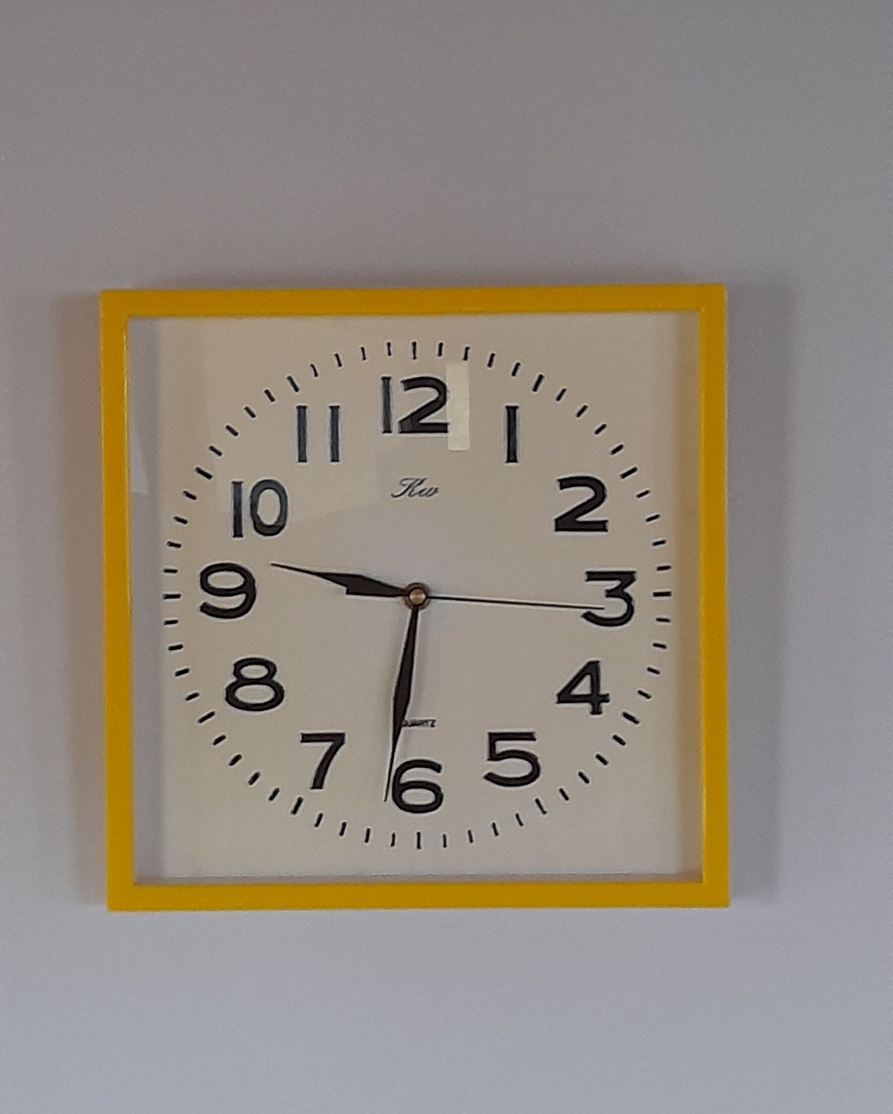 Vintage yellow plastic clock 70s