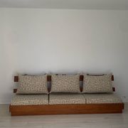 Banquette murale brutaliste