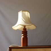 Lampe danoise tournée en bois des années 1970
