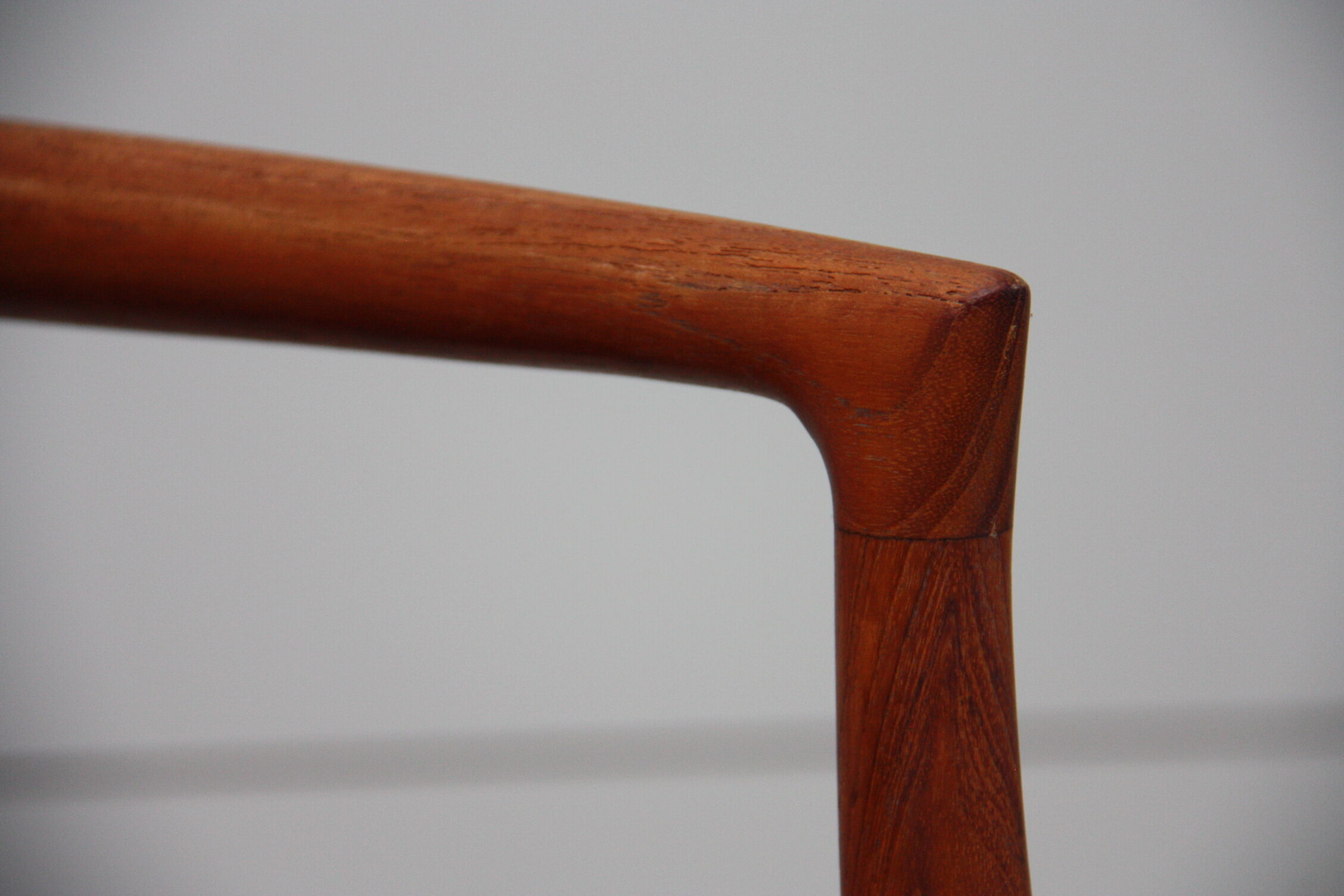 Vintage armchair in teak and black leather - Model 64 - Möller - Denmark '60's