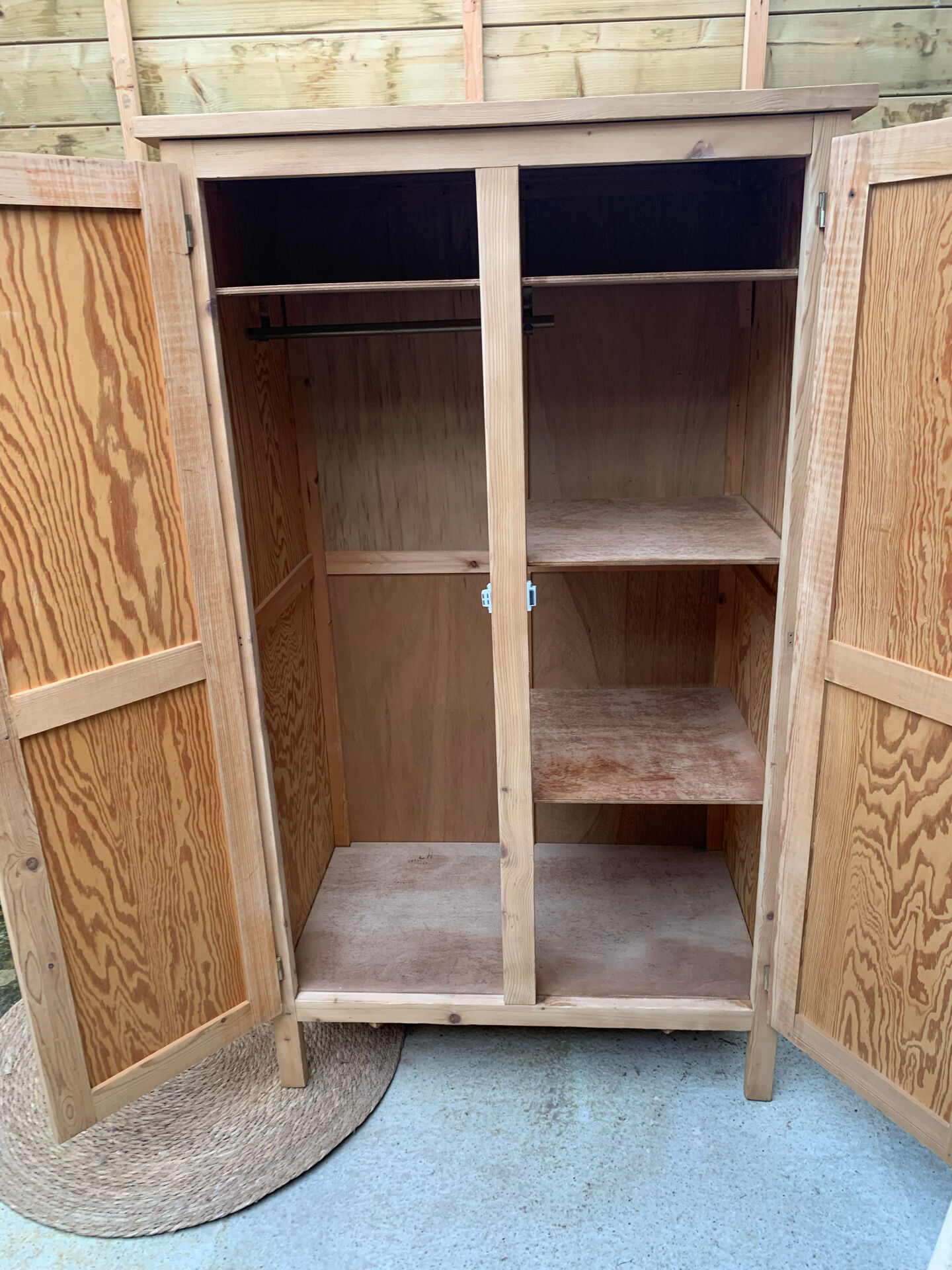 Armoire parisienne