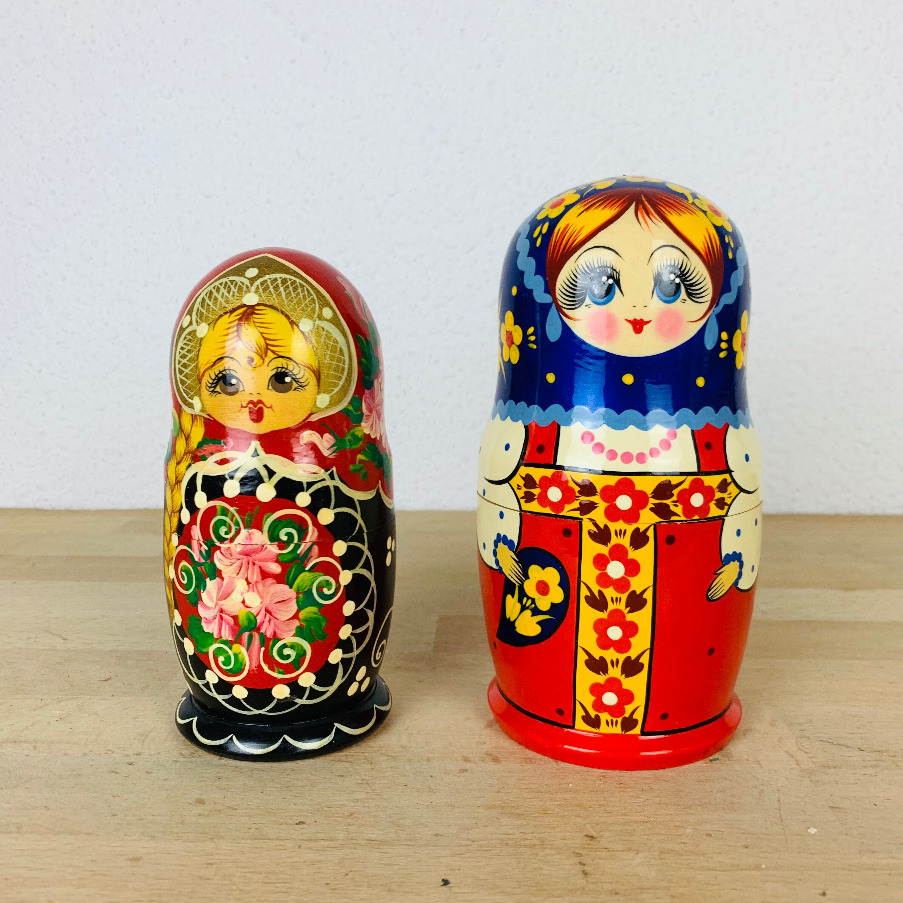 2 Russian dolls Matryoshka painted wood