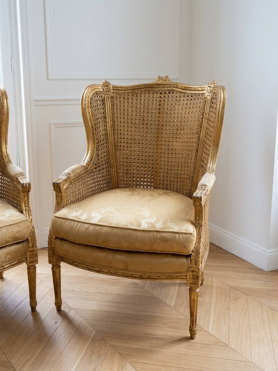 Louis XV gold salon set with a 3-seater sofa and 2 armchairs.