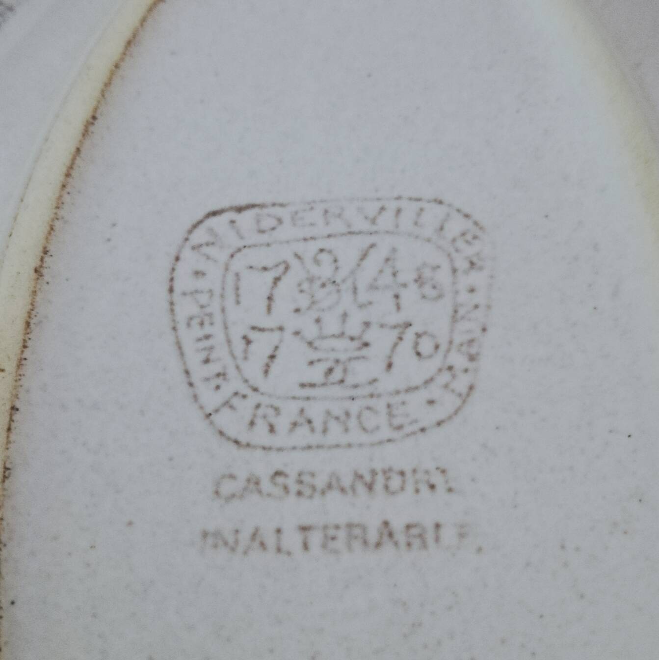 2 stoneware dishes
