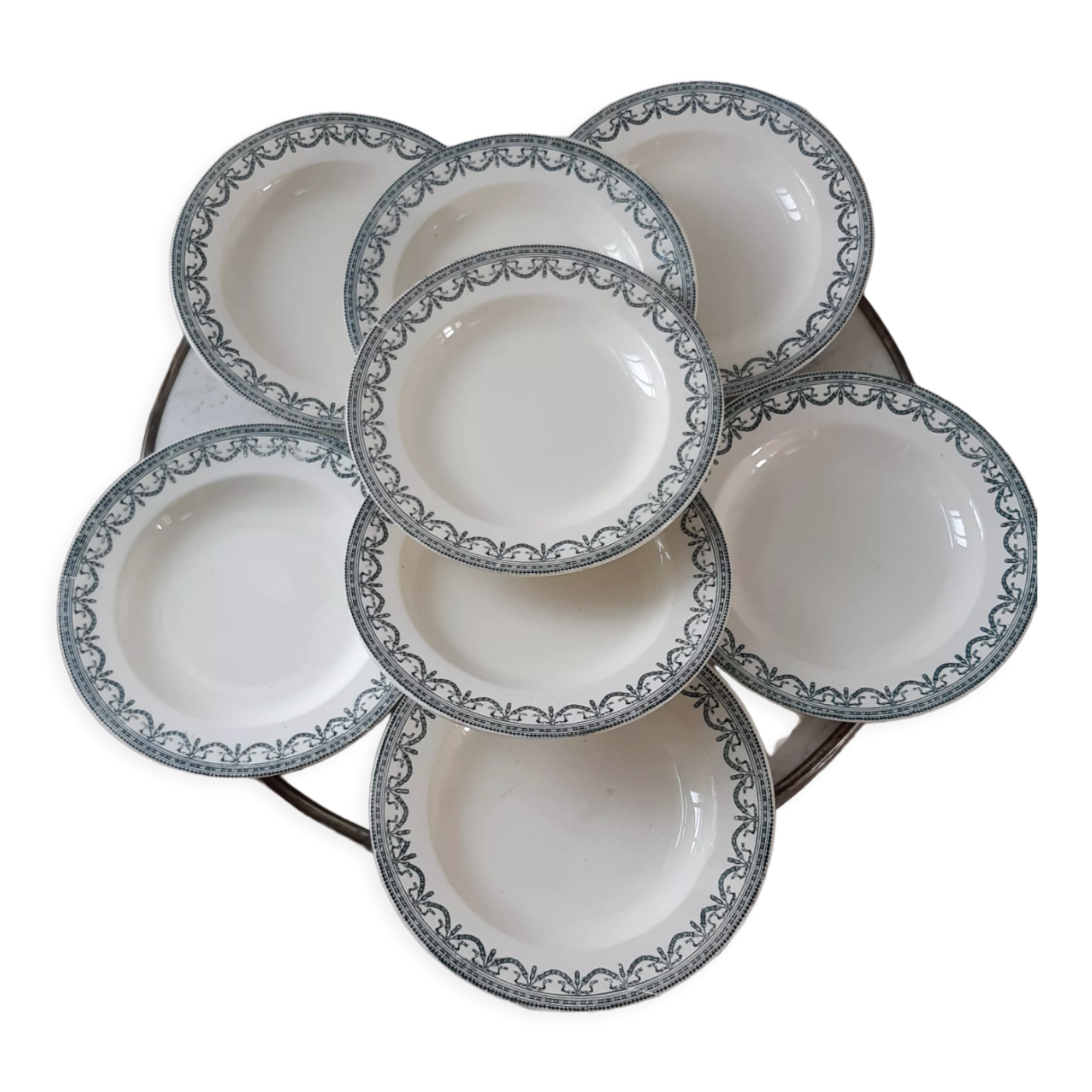 Set of 8 hollow plates Terre de Fer model "Garlands" late nineteenth