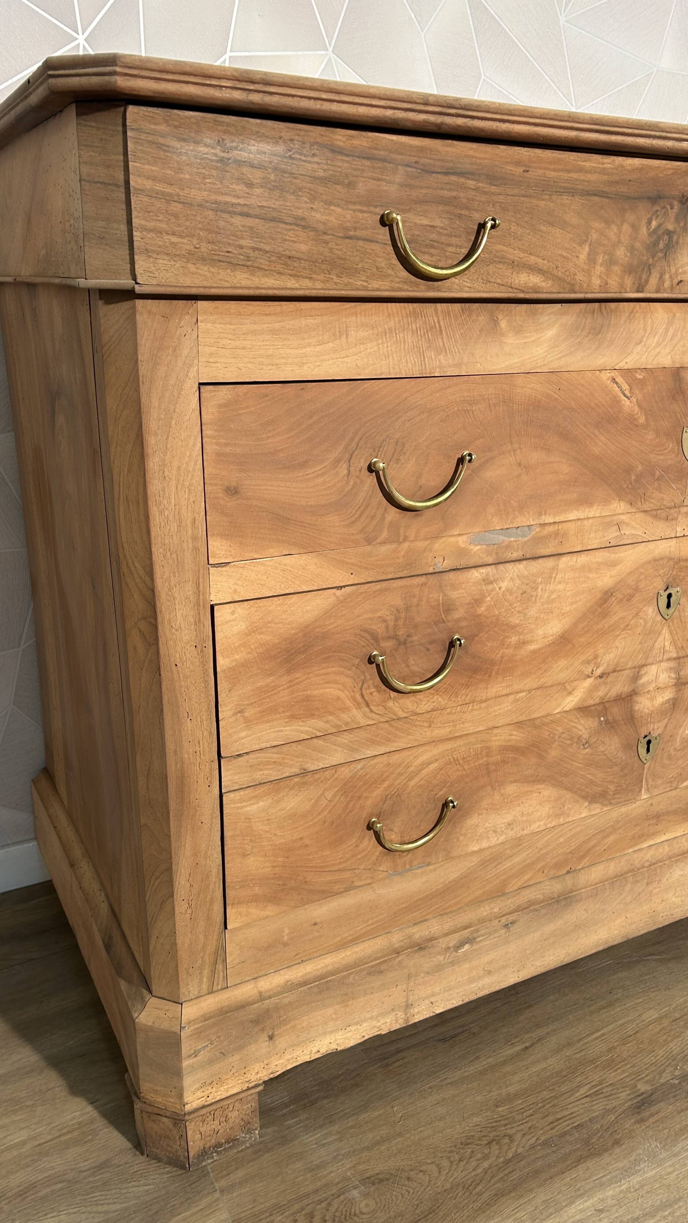 Louis Philipe chest of drawers in solid walnut, airbrushed