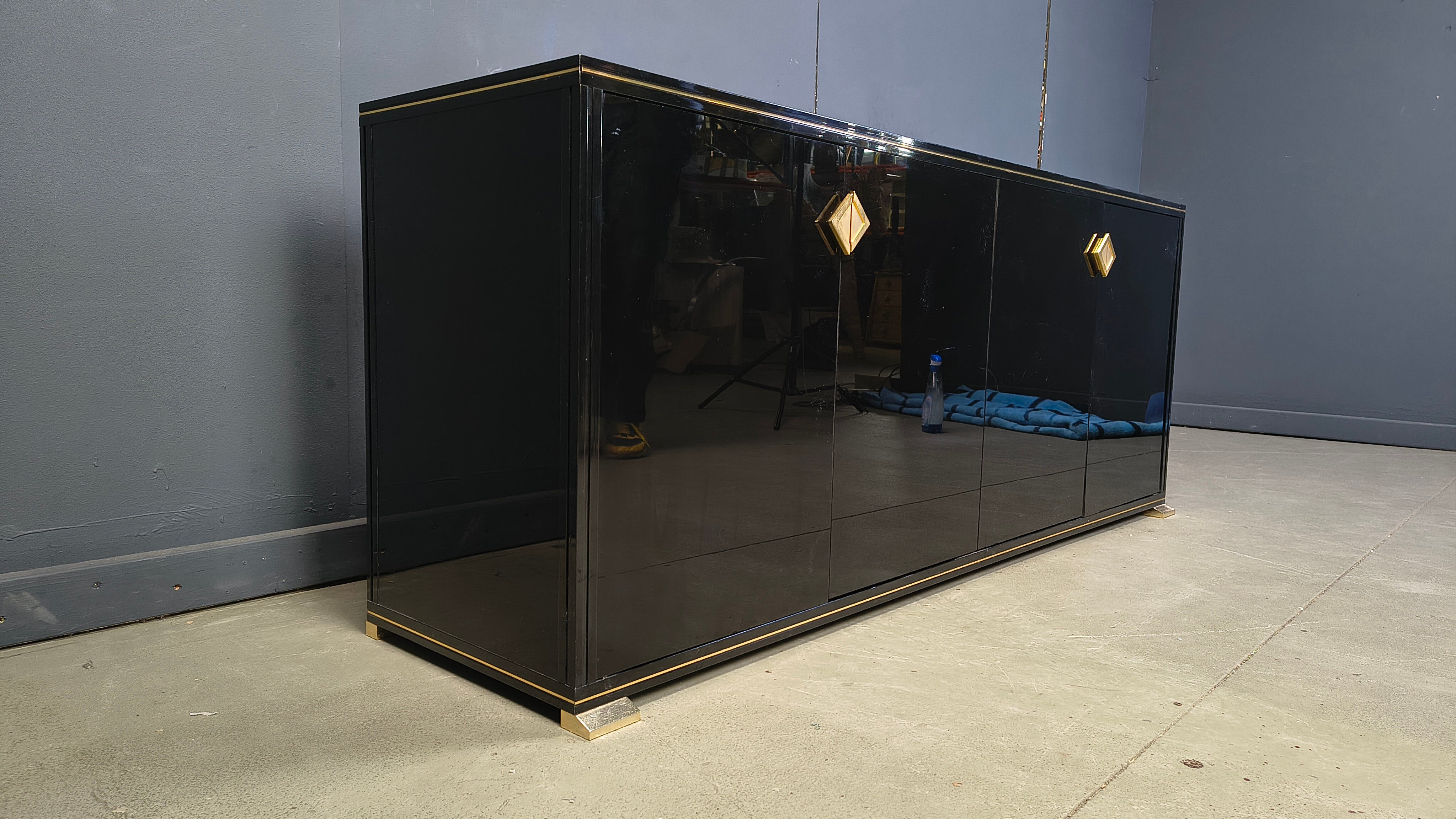 Enfilade en laiton et laque par Pierre Vandel, années 1970