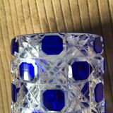 Flacon en cristal de Baccarat modèle diamants pierreries doublé bleu