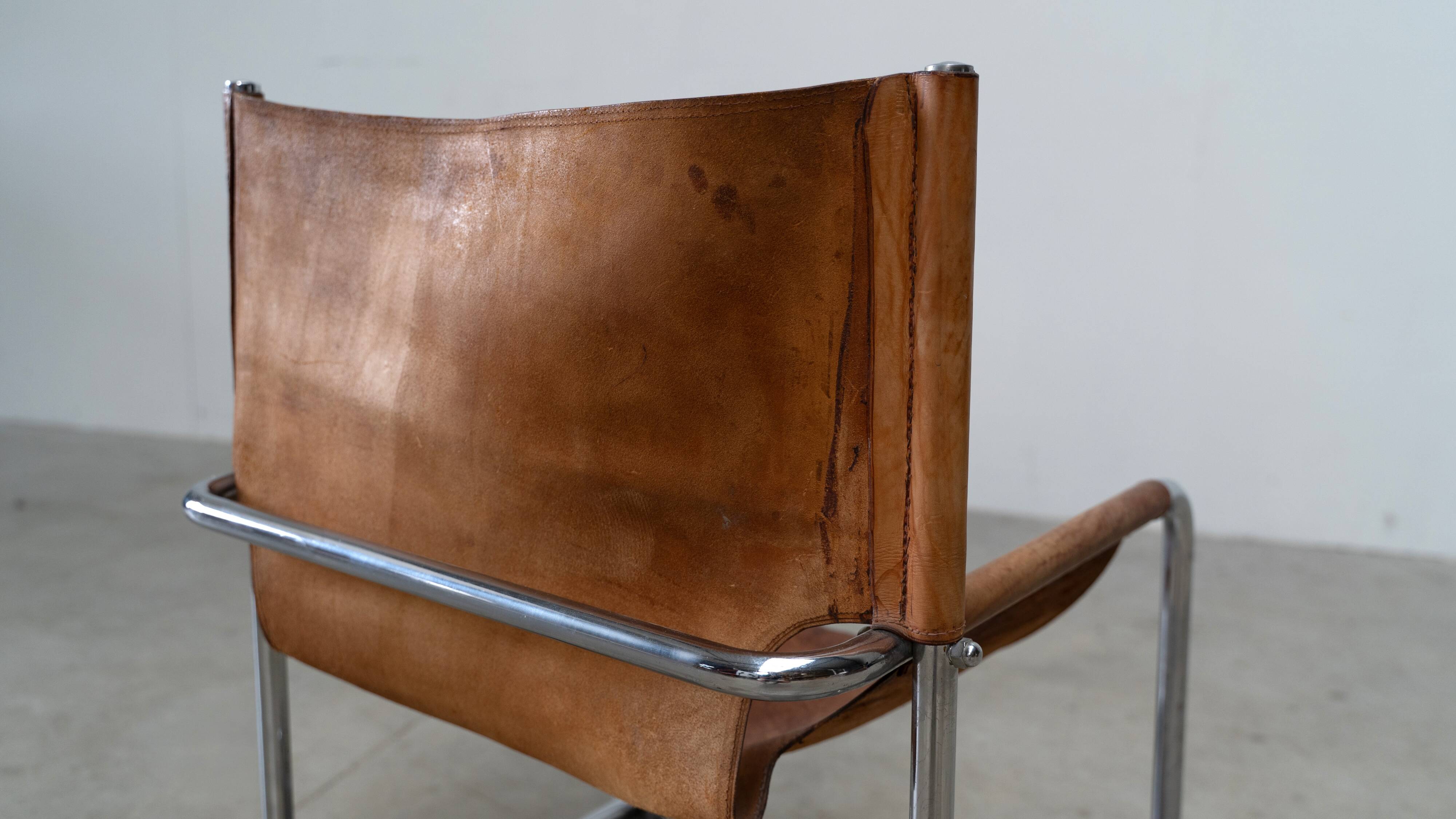 Fauteuil simple en cuir italien