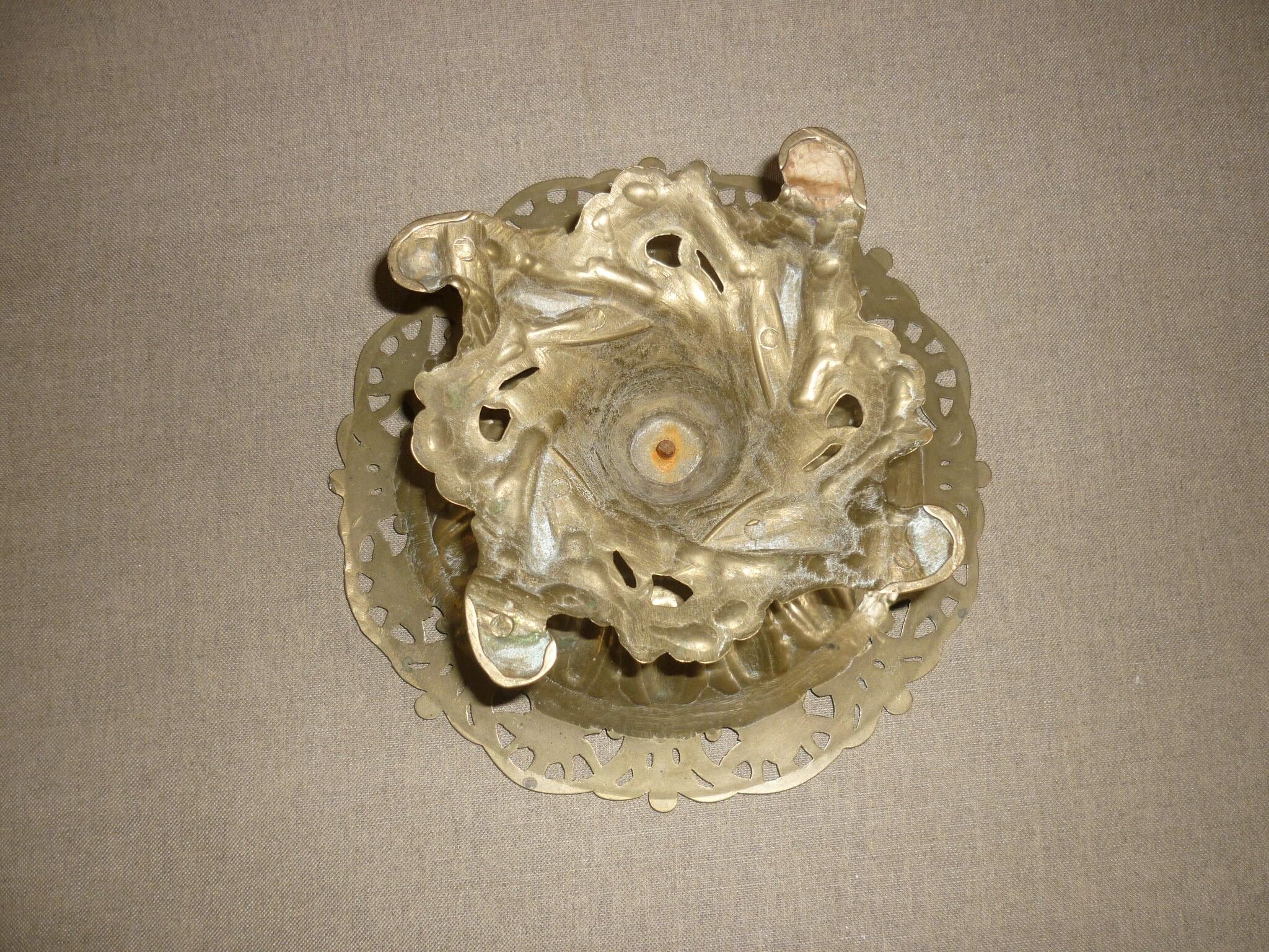 Fruit cup on bronze piedouche