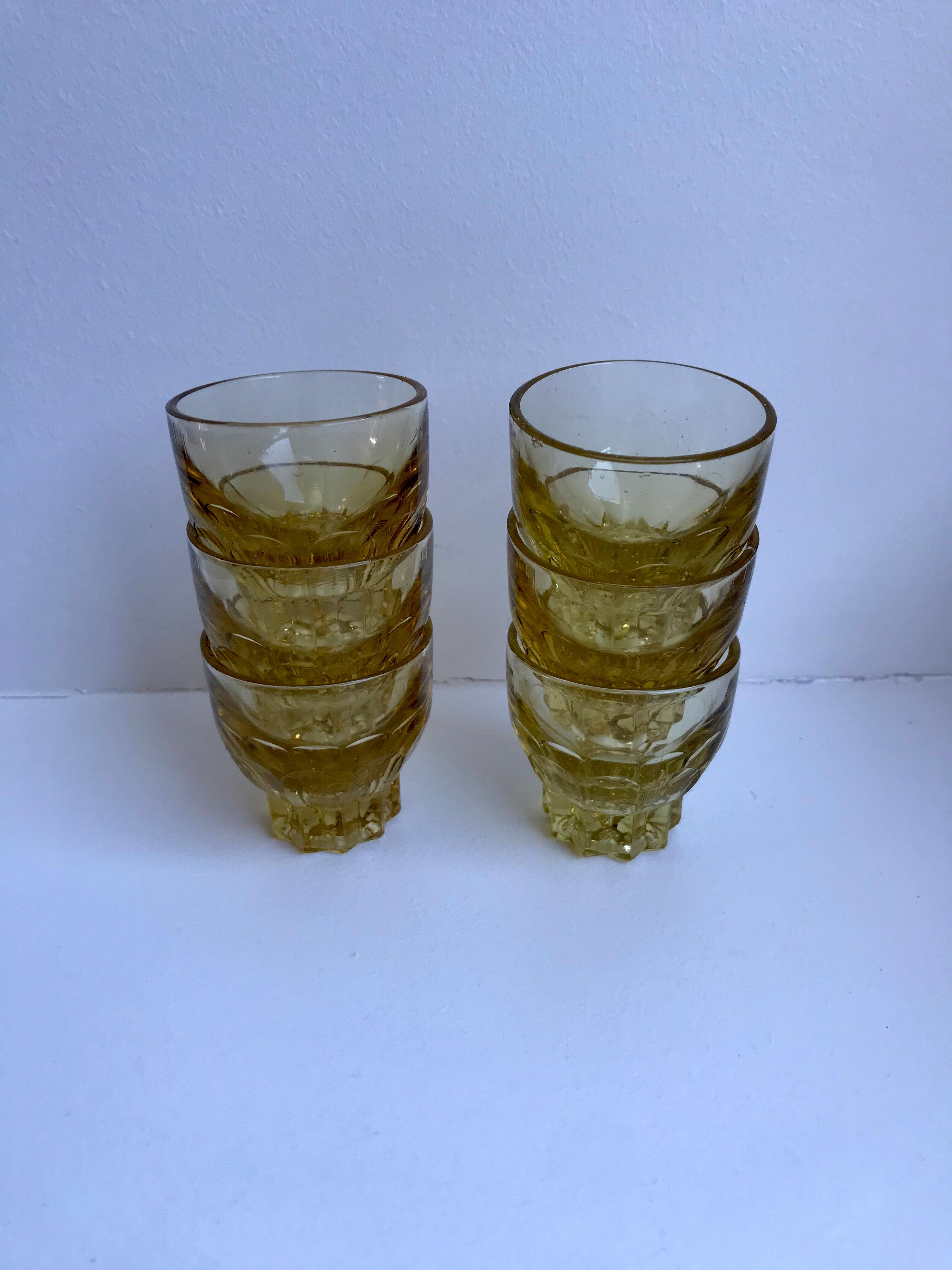Set of 6 yellow glass shot glasses in 70s