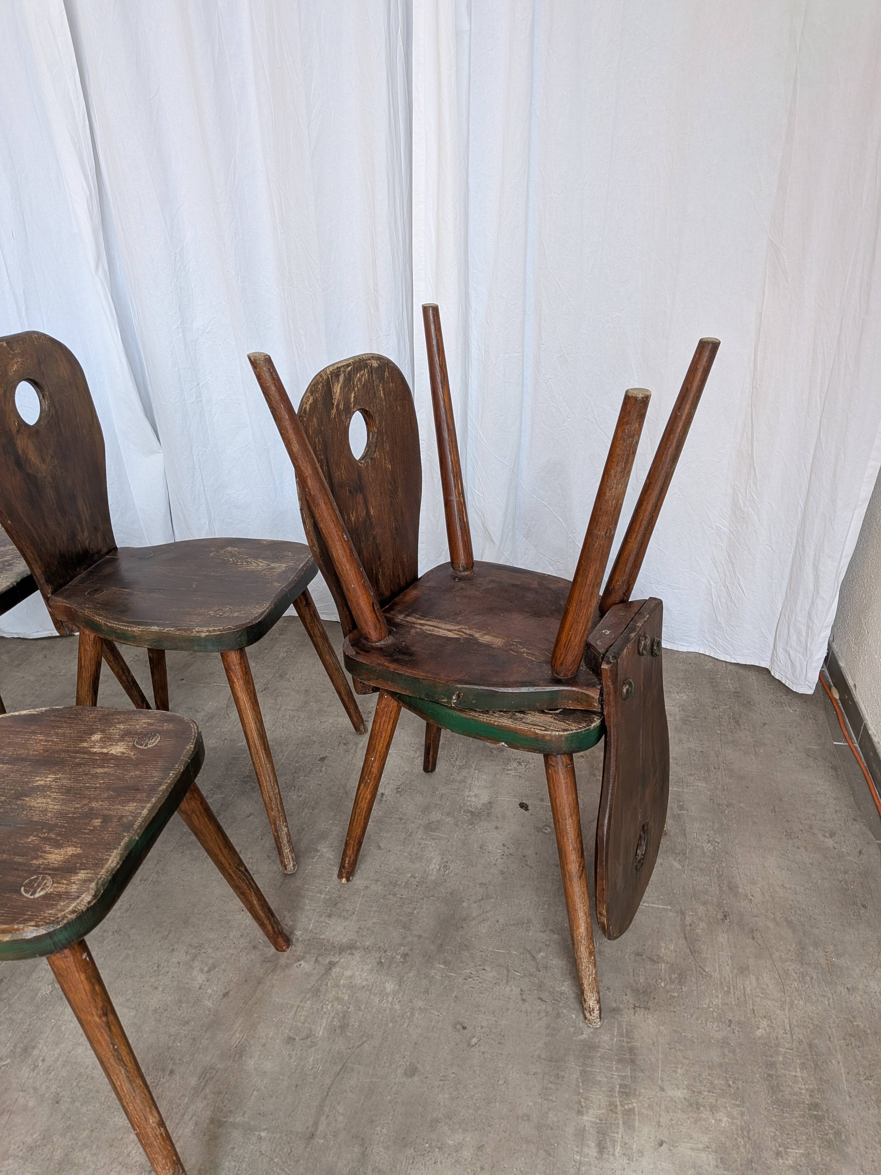 8 chaises brutalistes vintage en bois