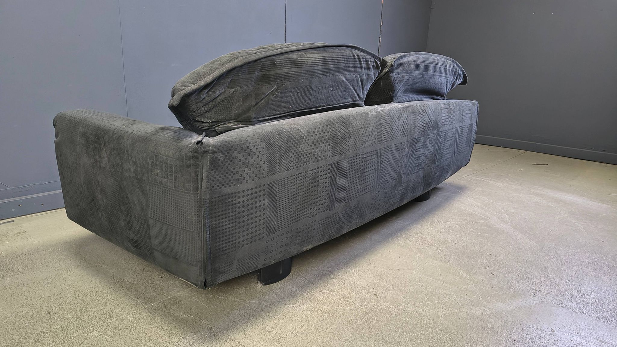 Velvet sofa by Saporiti Italia, 1980s