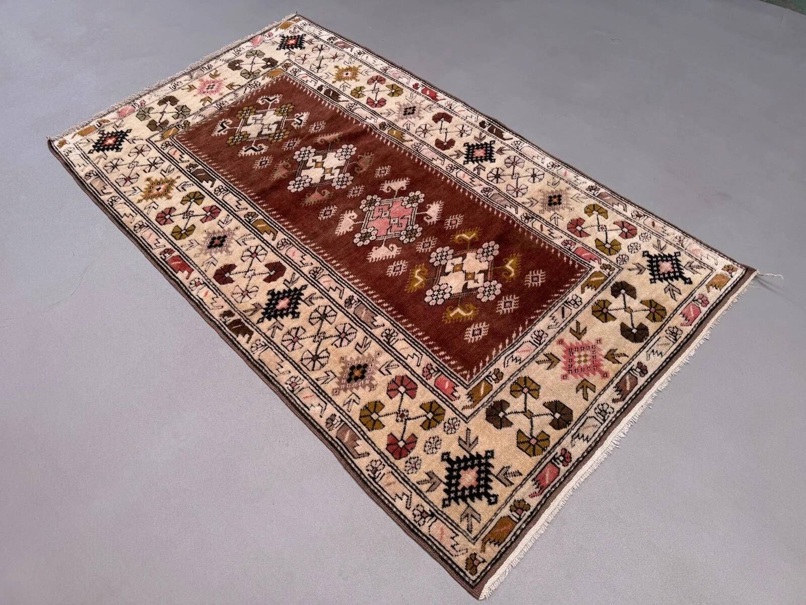 Turkish Milas rug 116x200 cm handmade vintage carpet Ushak 2573