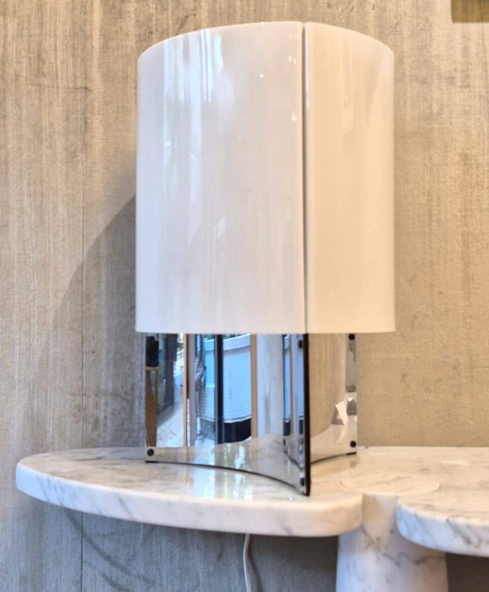 Table lamp model 526/P Massimo Vignelli