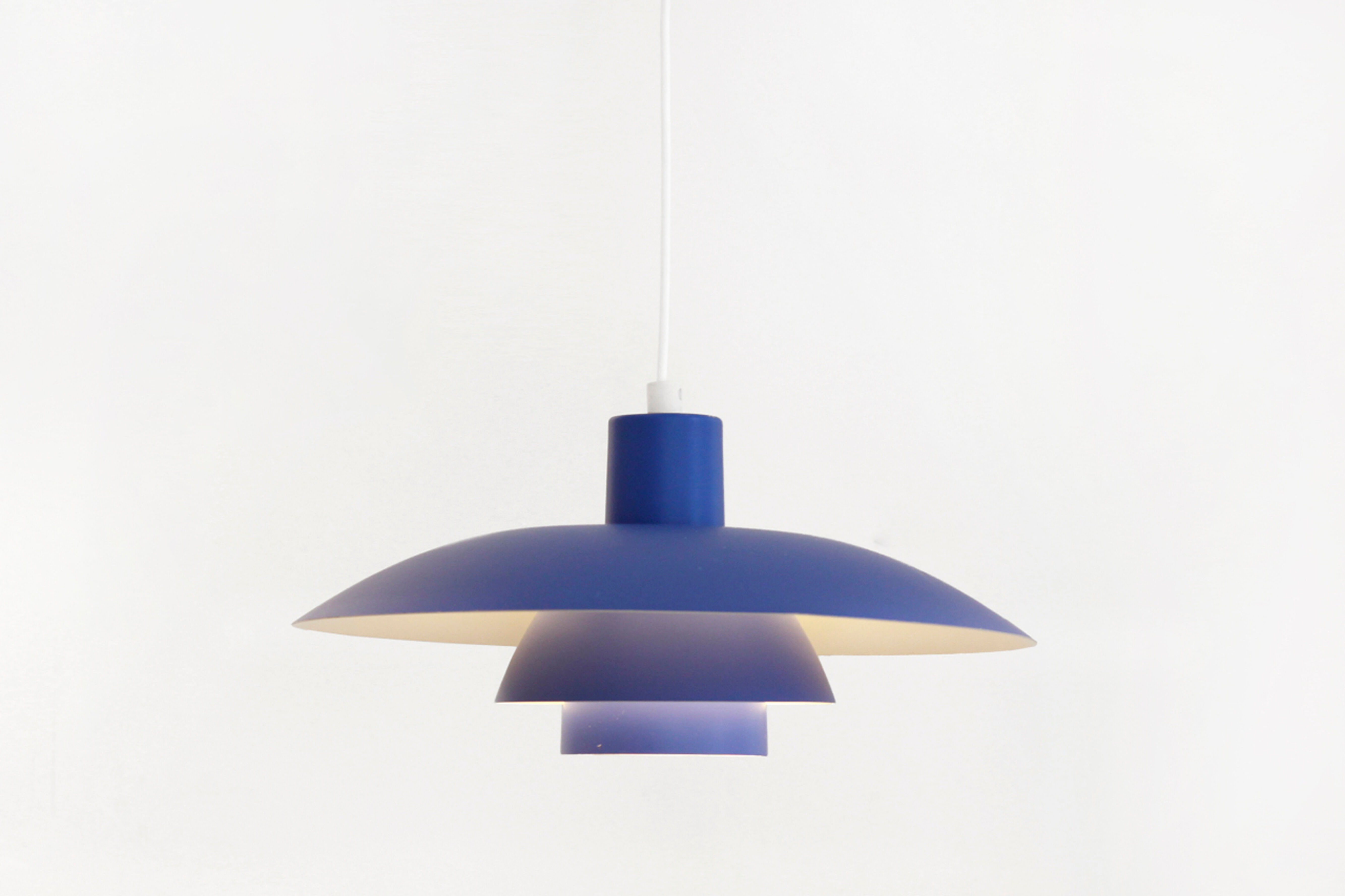 Ensemble de deux suspensions bleues PH4/3 par Poul Henningsen pour Louis Poulsen