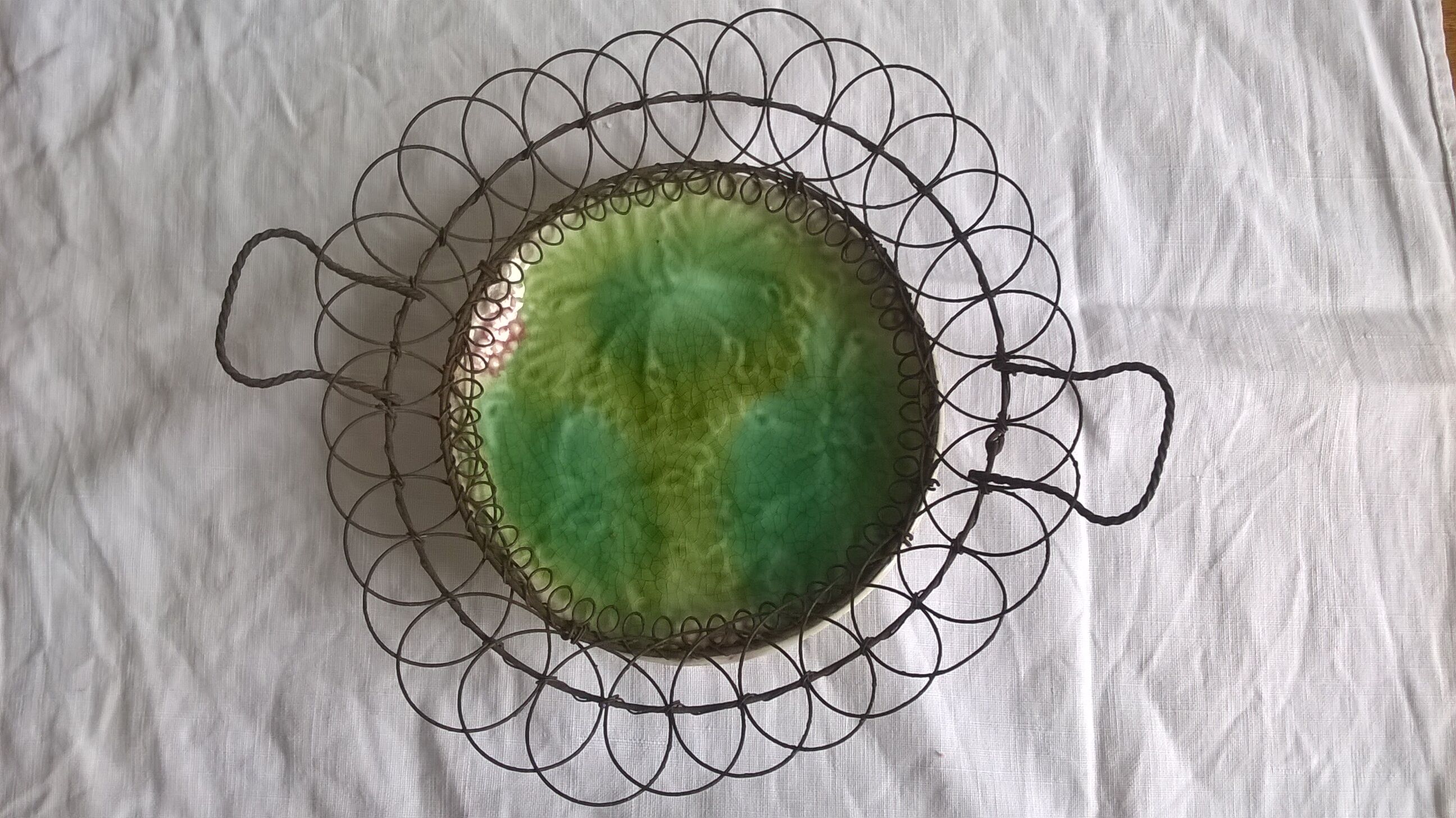 Plate slurry surrounded by wire