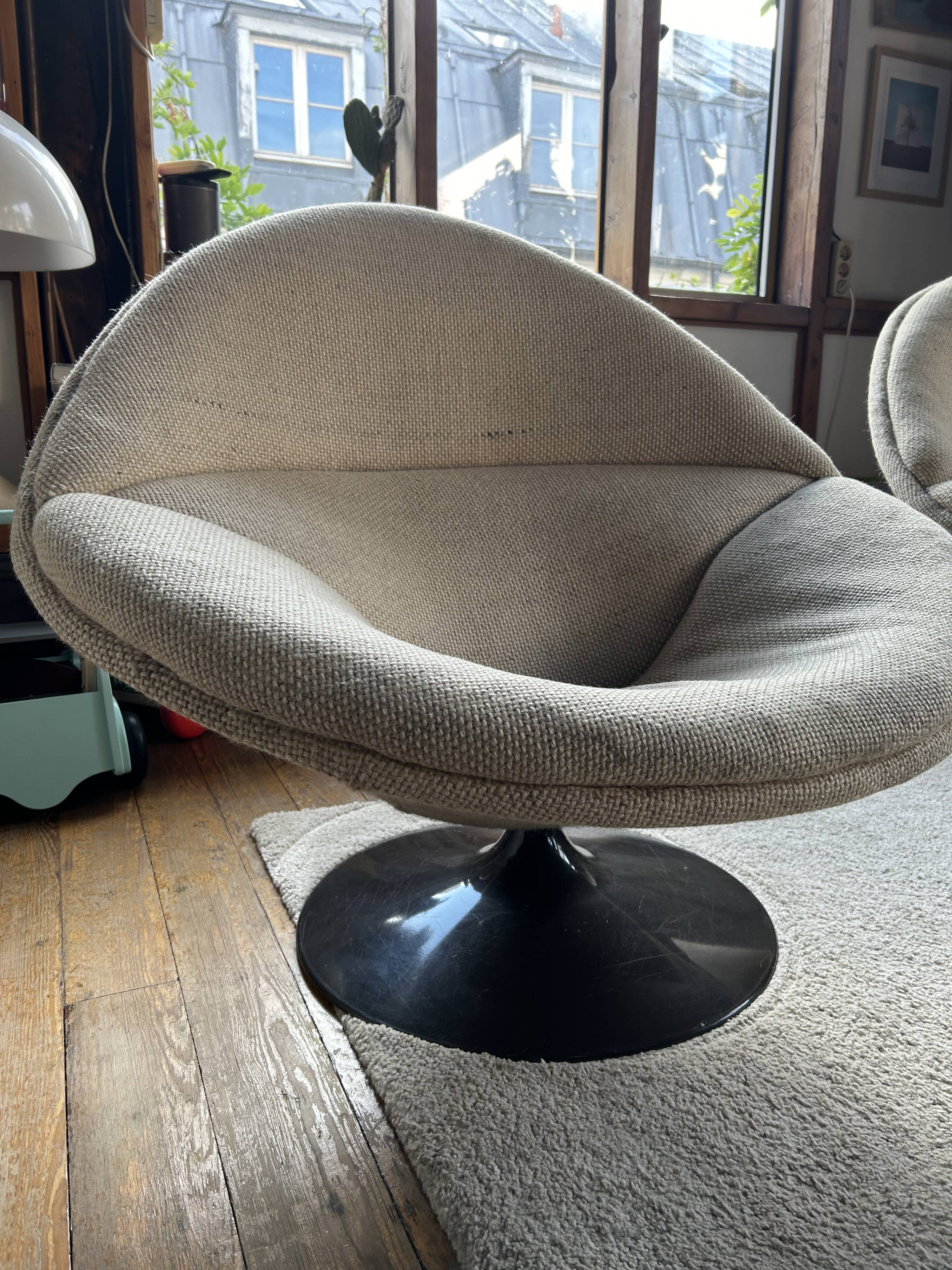 Pierre Paulin F422 Artifort Swivel Globe Armchairs
