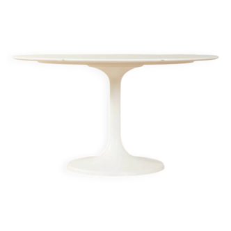 Wonderful Tulip coffee table from the 1970s