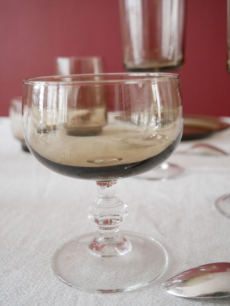 Ensemble de 6 coupes en verre fumé