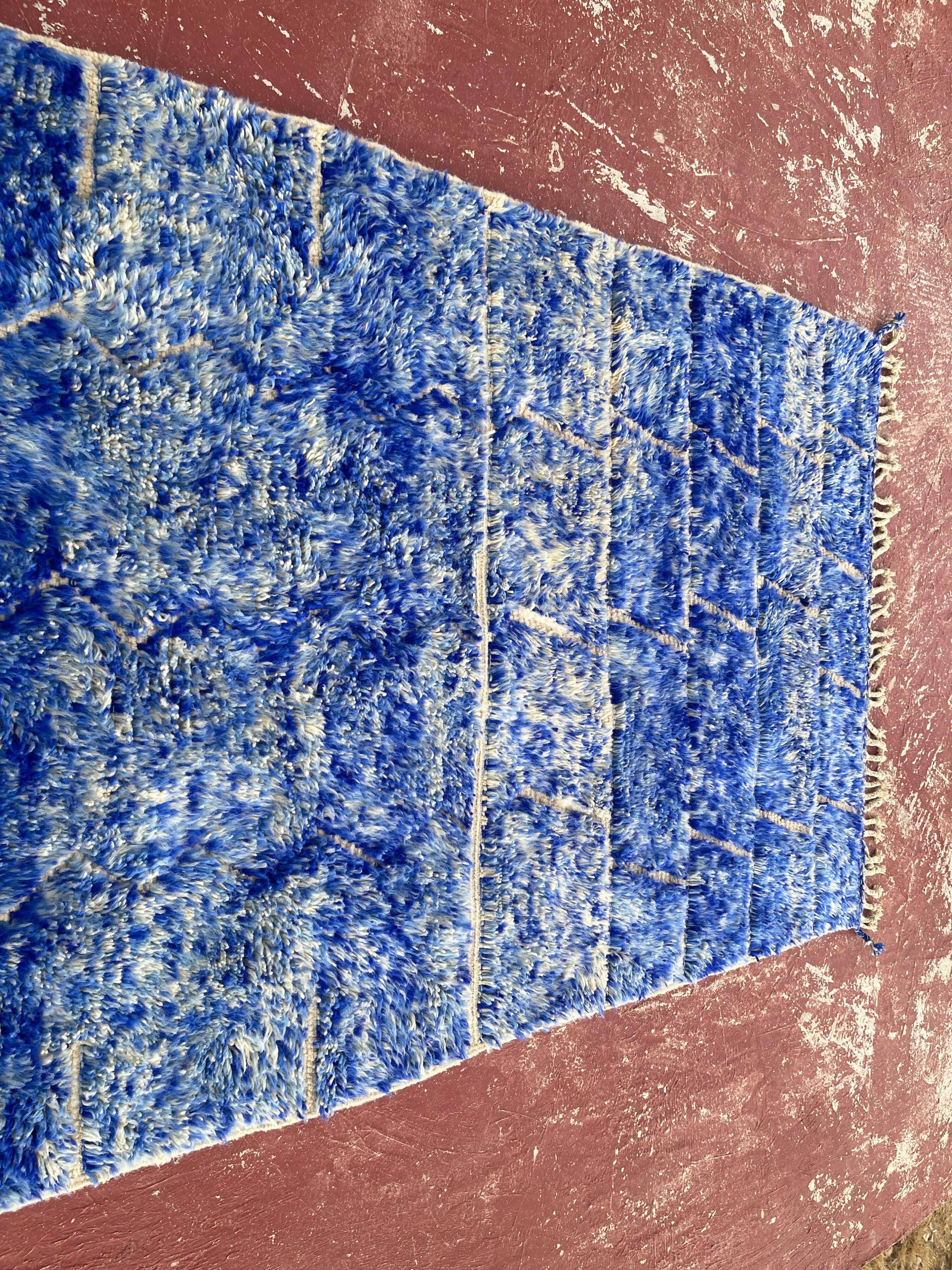 Moroccan Berber rug in royal blue 250x150 cm – geometric pattern – handmade