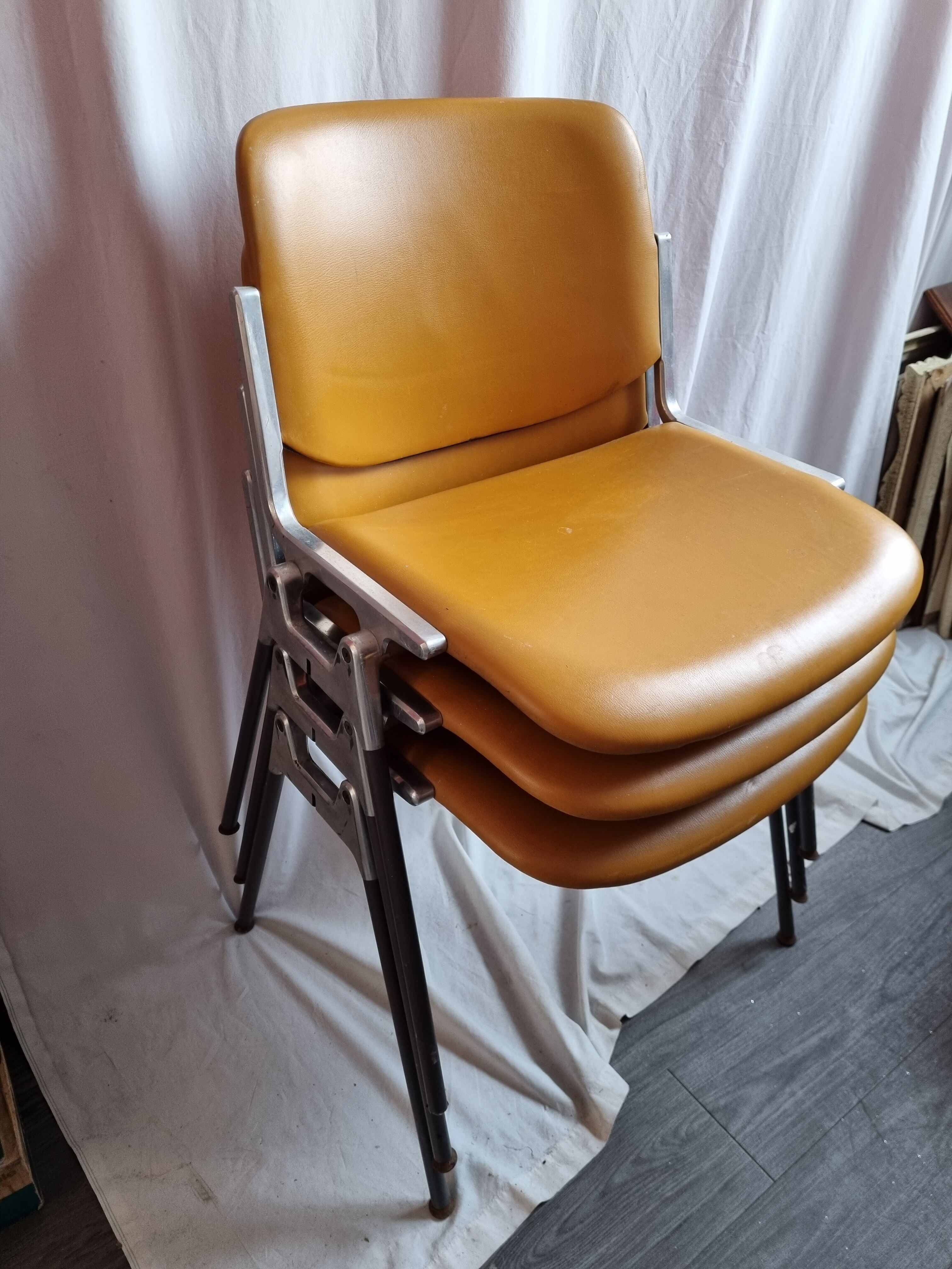 Chaises cuir DSC106 de G Piretti éditions Castelli de 1970