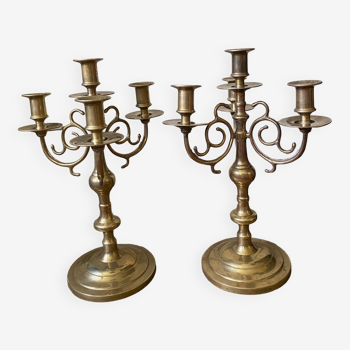 Paire d’anciens chandeliers en laiton