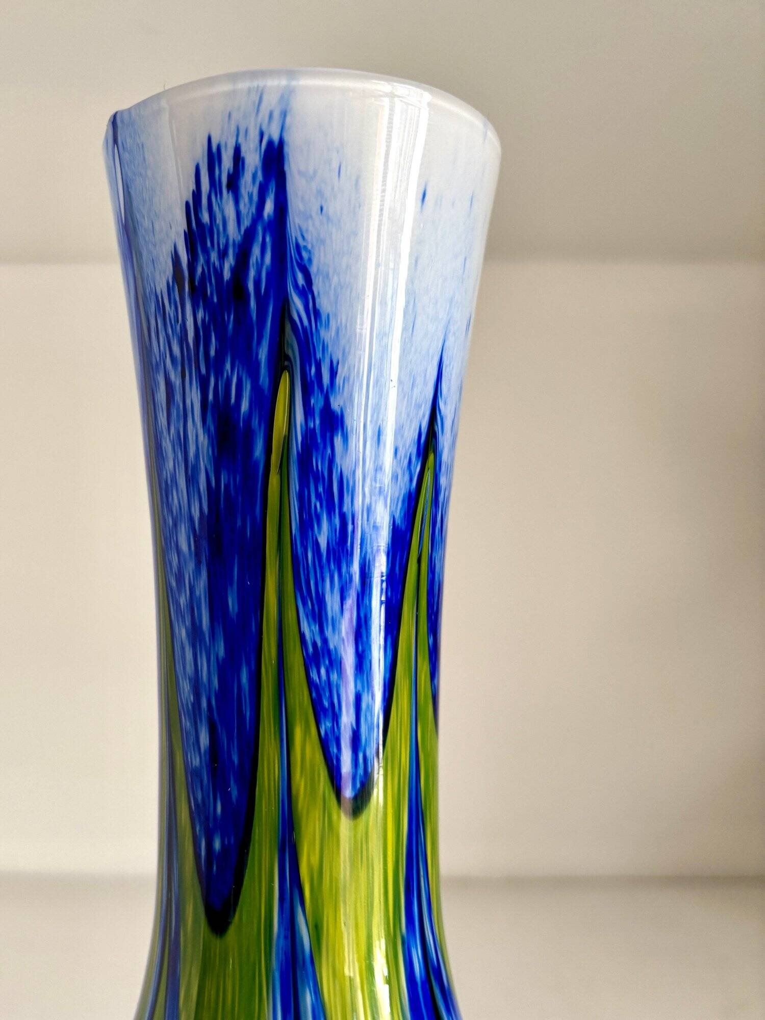 Vase en pâte de verre bleue et verte