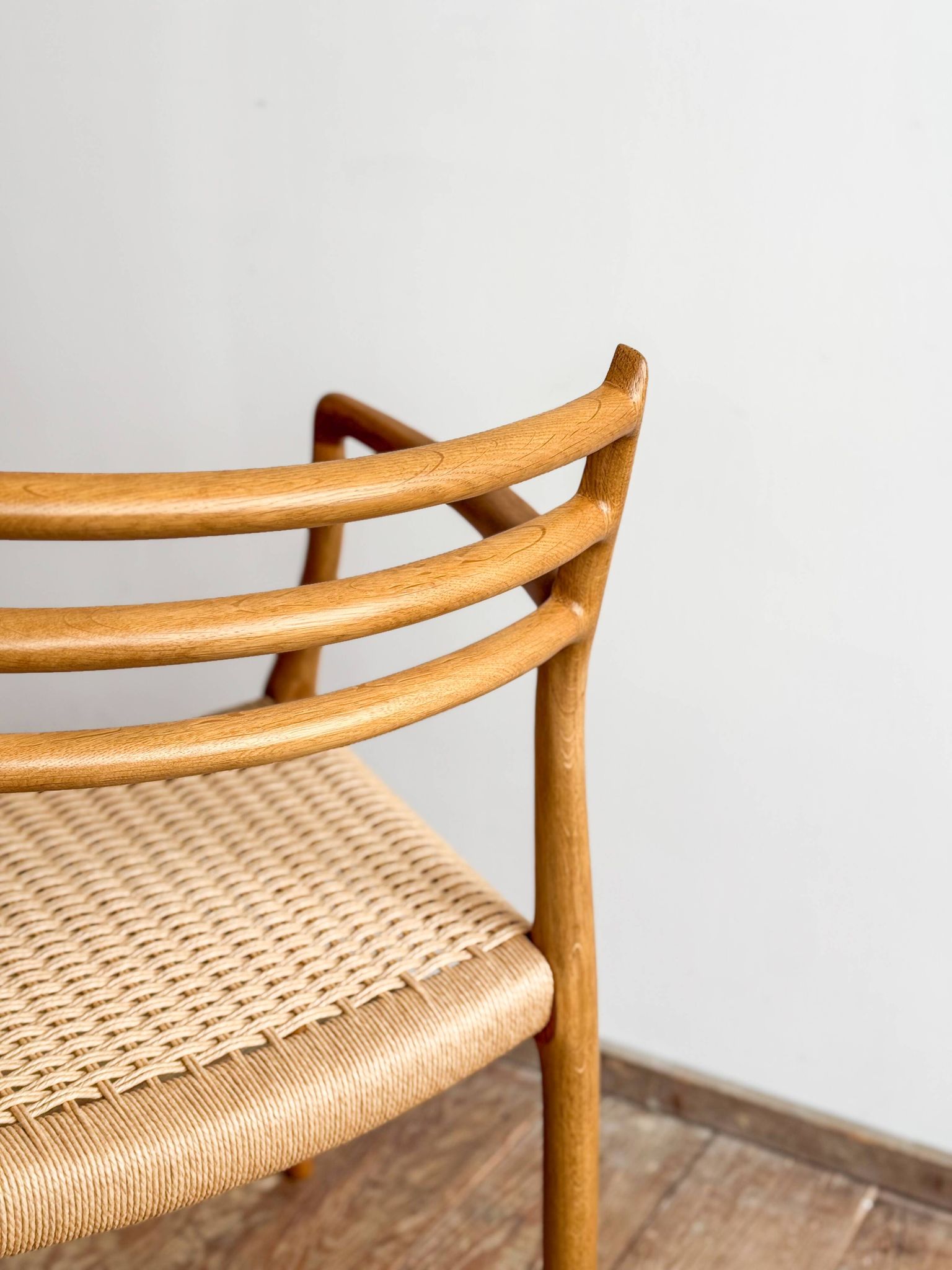 Fauteuil rare modèle 62 par Niels O. Møller en chêne, Danemark