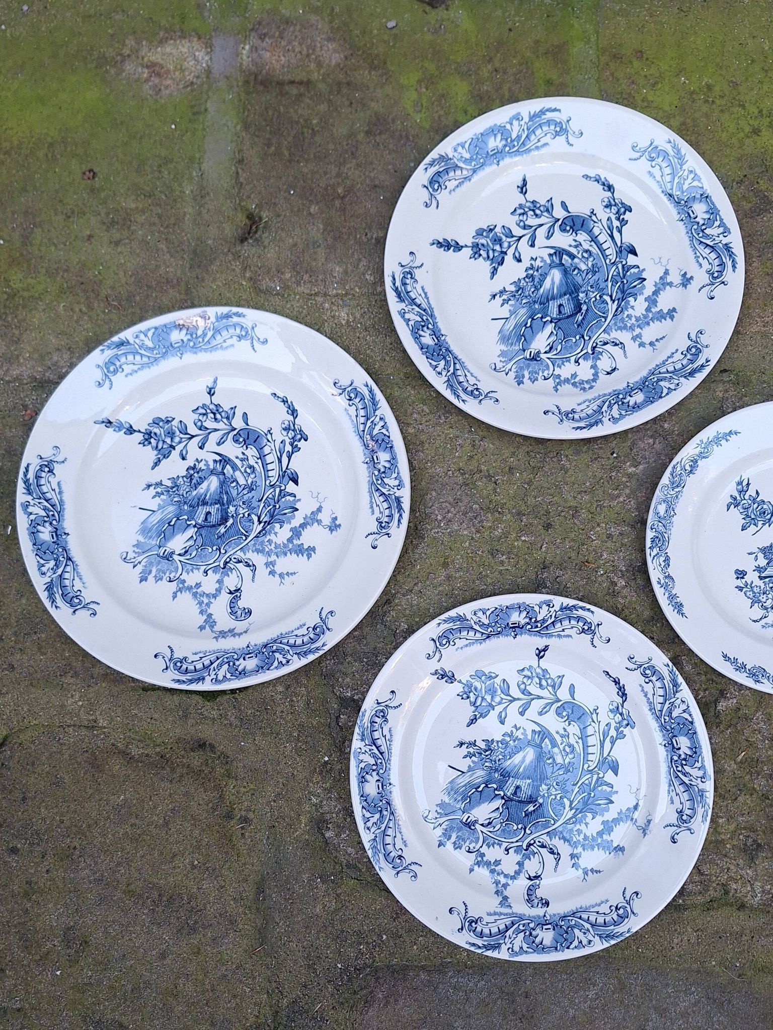 Service set in SG porcelain, Louis XV model.