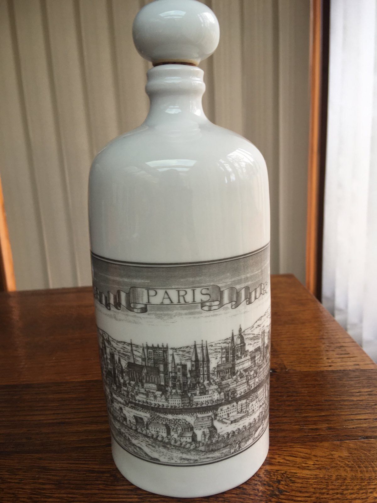 Porceleine decanter Altenkundstadt model Paris perfect condition