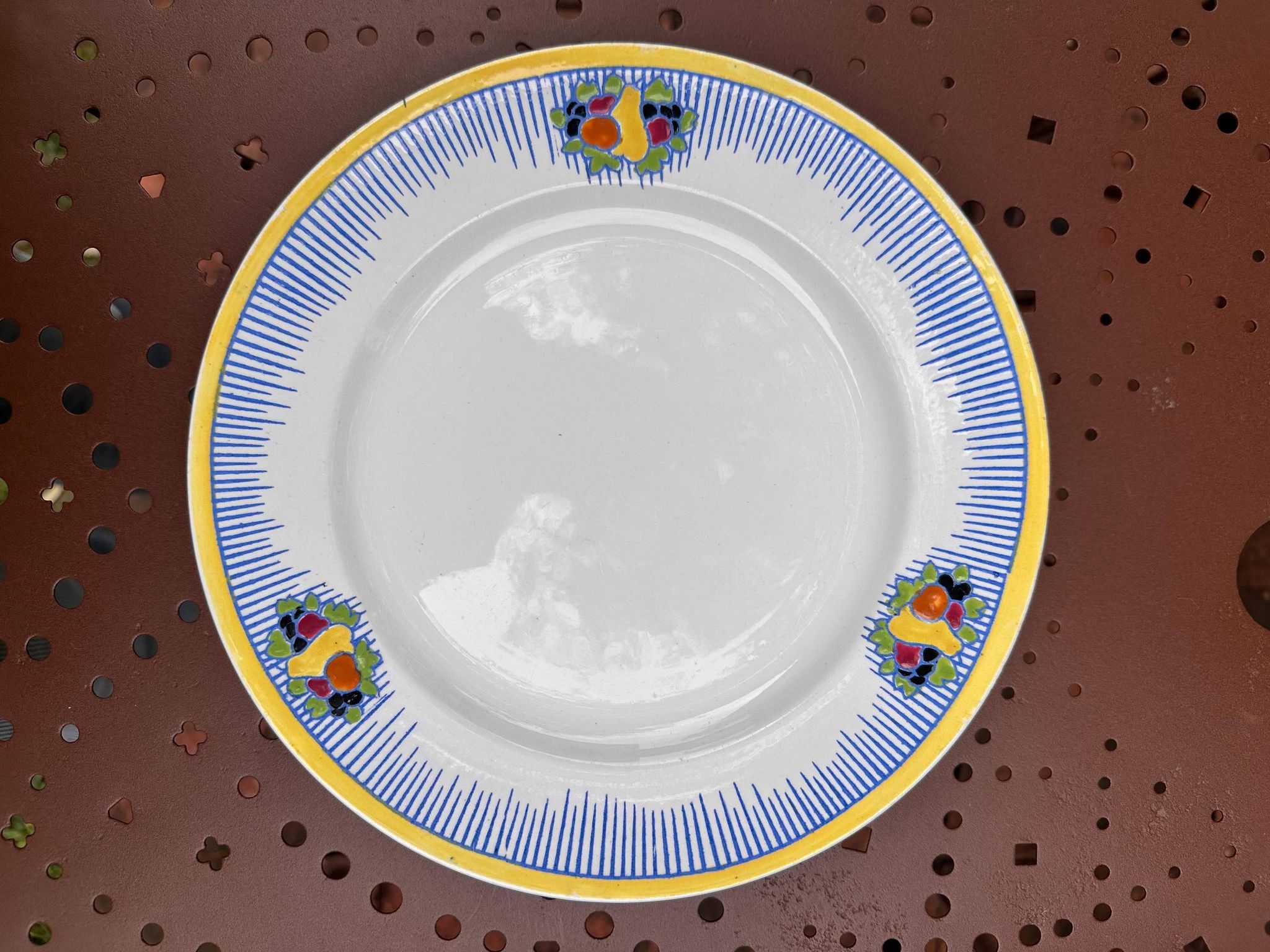 plat + 4 assites Plates Boch Freres La Louviere Decor