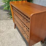 Commode vintage en bois et rotin