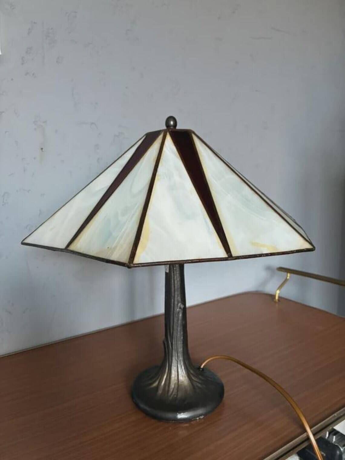 Honsel Tiffany-style table lamp, cream and red glass shade, 1970s