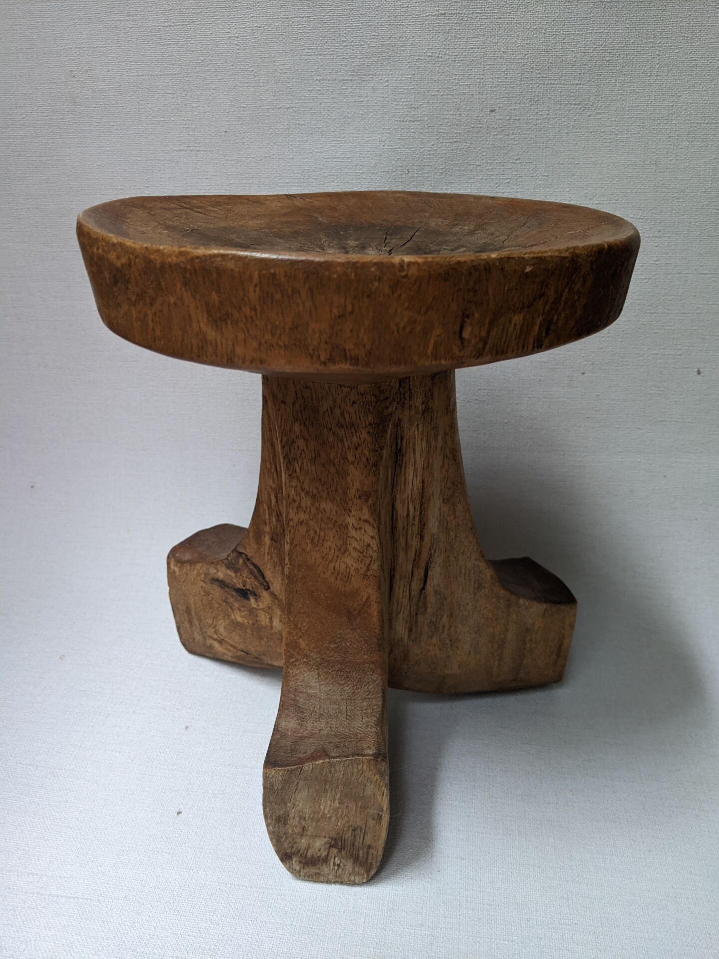 Tabouret tripode en bois Éthiopien décoration ethnique tribal
