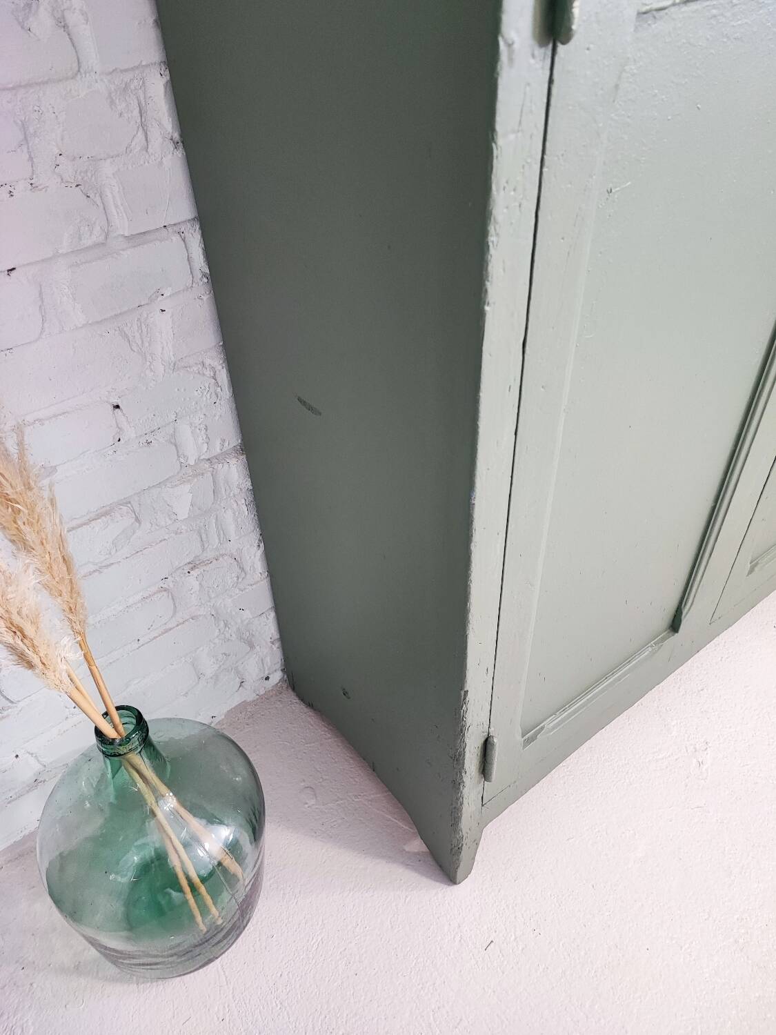 Parisian khaki wardrobe