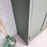 Parisian khaki wardrobe