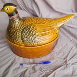 Let's make porcelain in very good condition. 18x22x10cm base (without the lid)