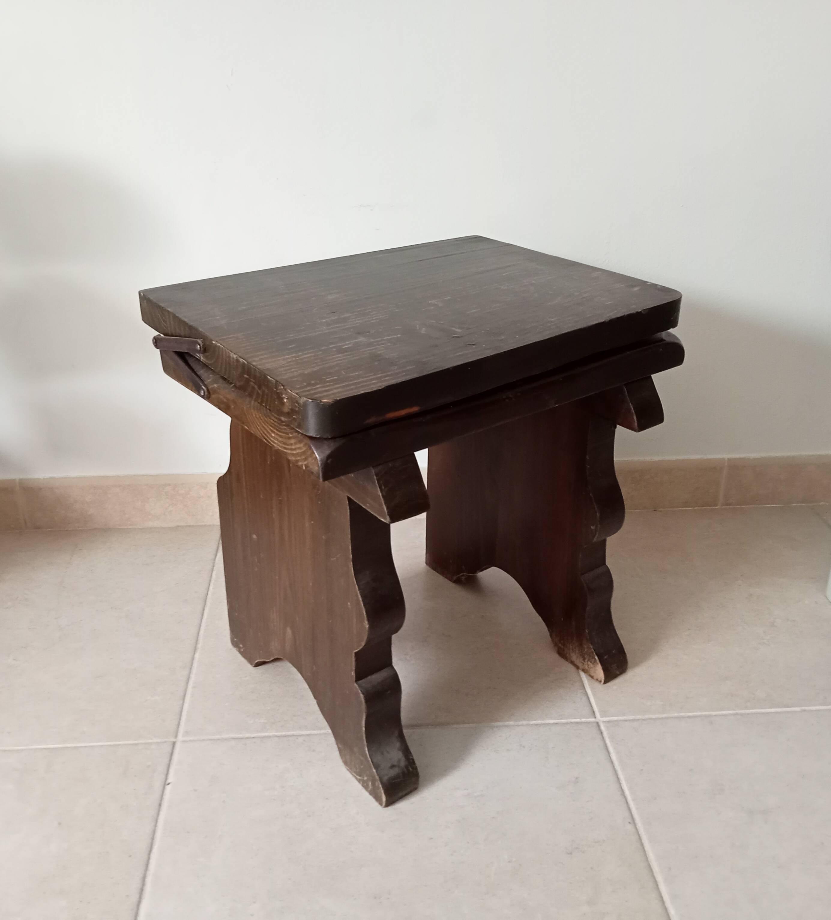 Spanish renaissance style folding chair in carved wood by mades