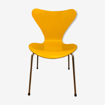 Arne Jacobsen Series 7 chair for Fritz Hansen