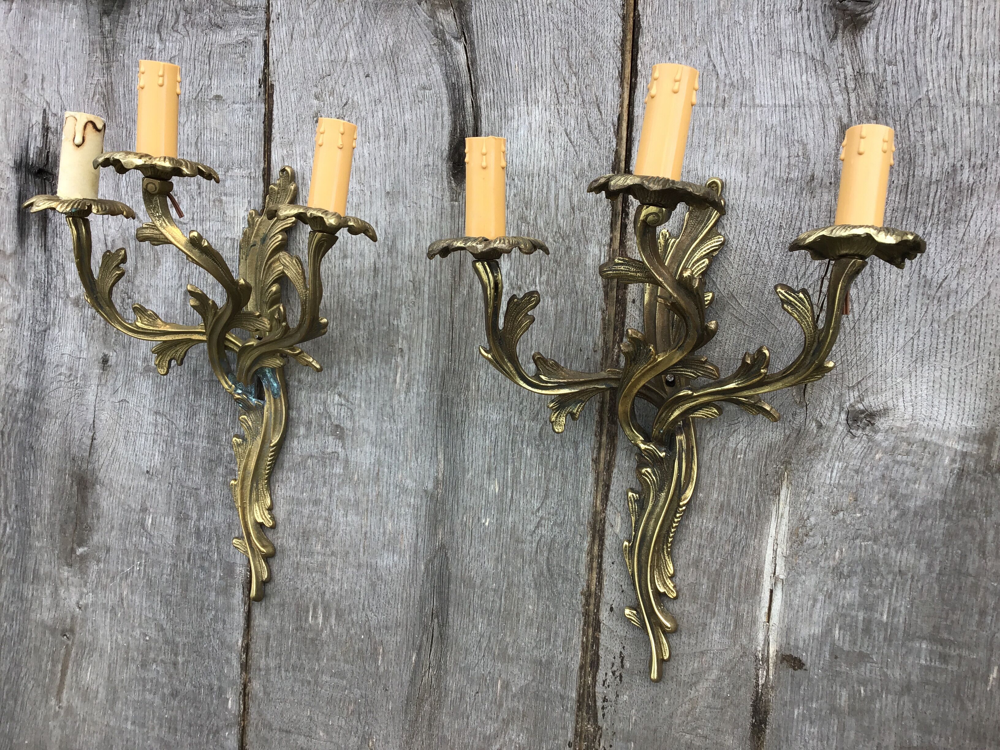 Pair of Louis xv style bronze wall light