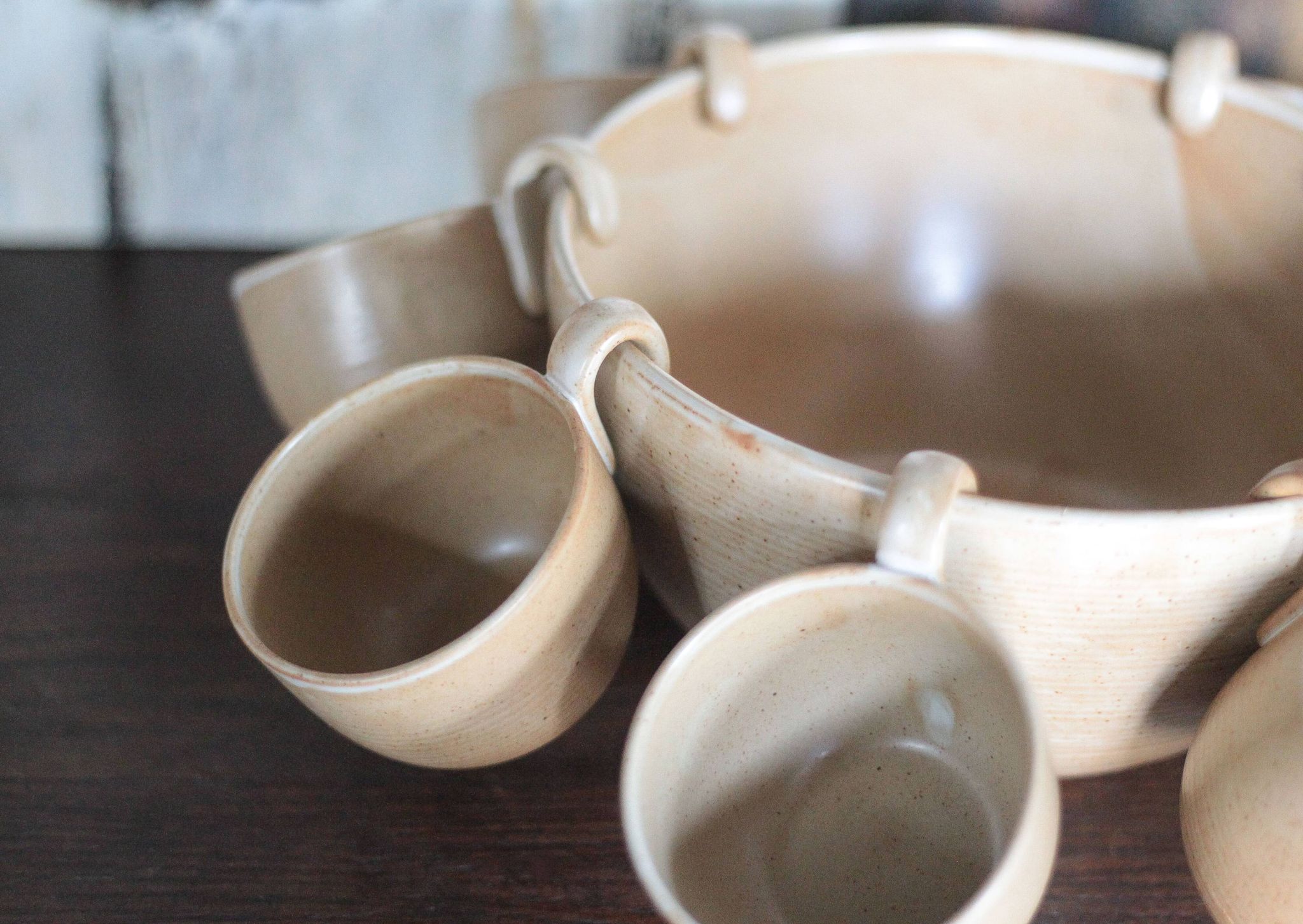 Service stoneware Village France salad bowl and its 8 cups, sangria service or