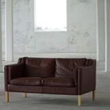 Stouby Møbelfabrik, two-seater sofa in mid-century style in brown leather, 1970s.