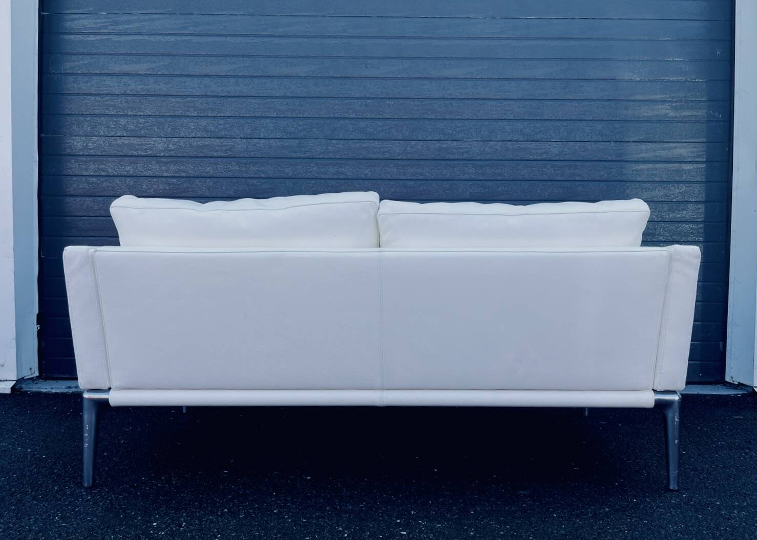 White leather flower sofa Phillipe Starck x Cassina (volage 243_02 model