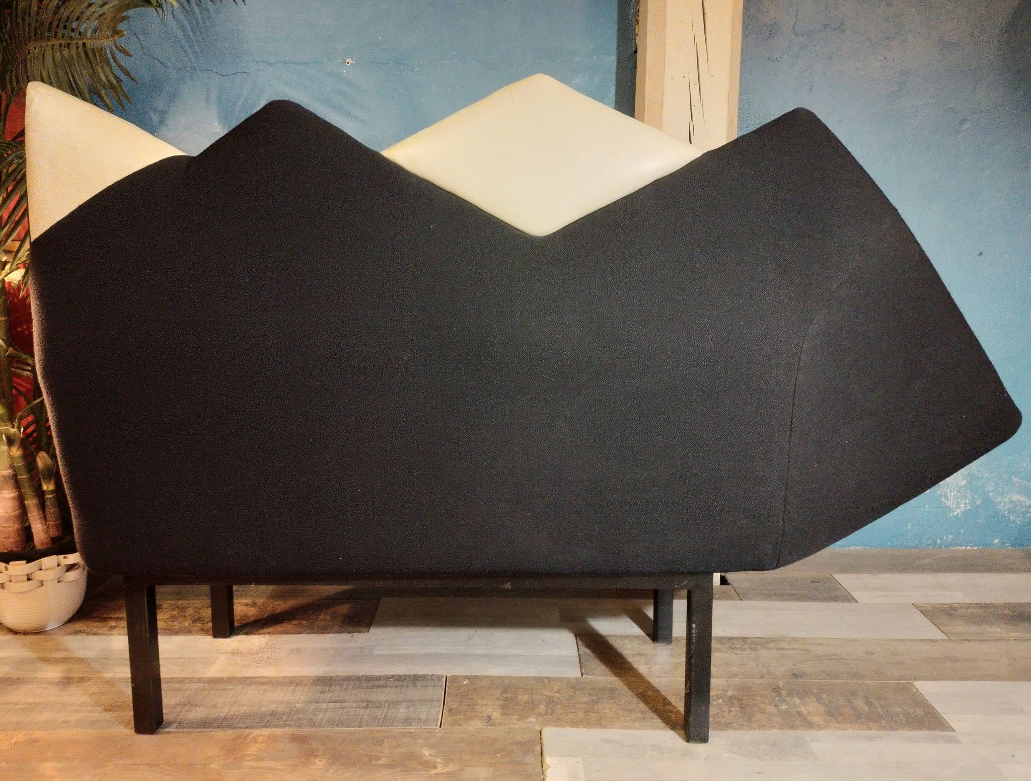 Banquette Memphis Italie 1980s